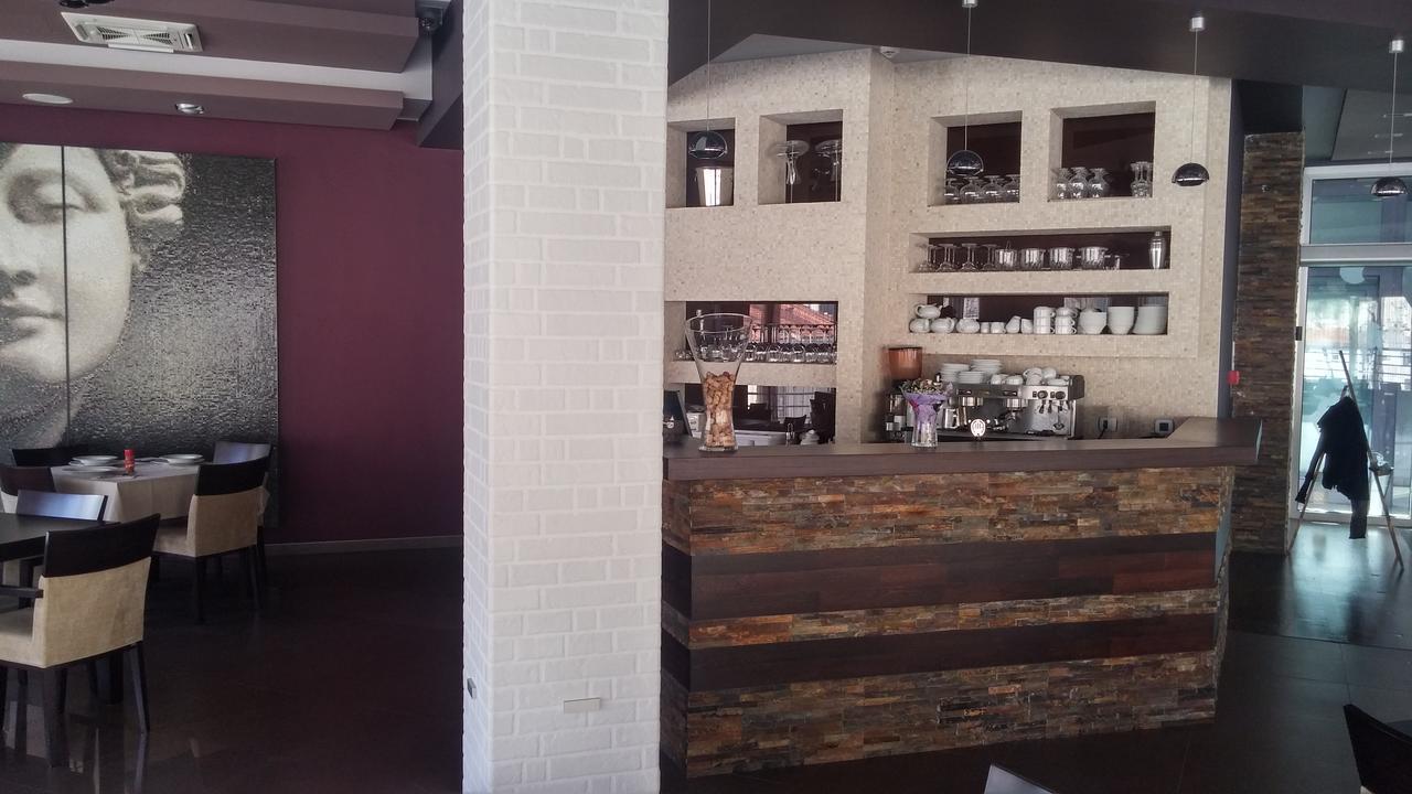 Hotel Diadem Omis Bagian luar foto